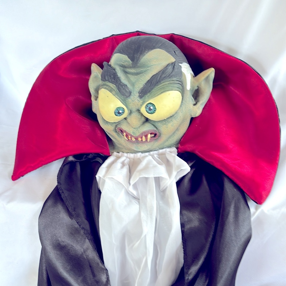 Slightly Used 2006/07 Rare Collectors Mario Chiodo Studios Dracula Latex Mask - Picture 3 of 14